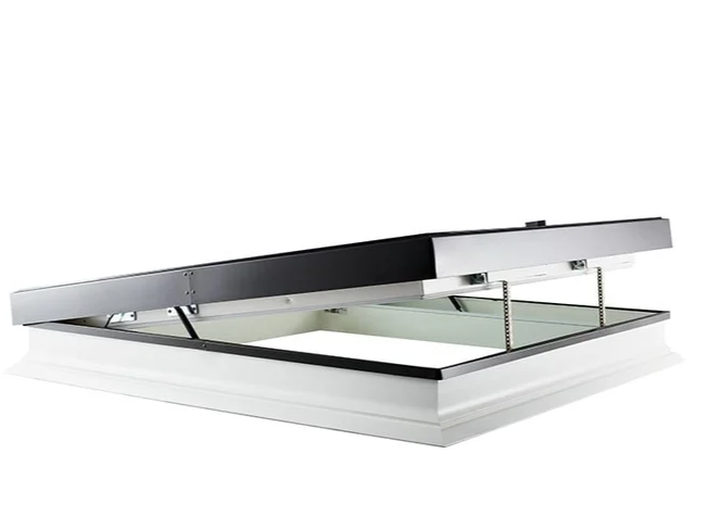 Finestra per tetto piano: Profilo della camera cava in PVC fibrorinforzato per una lunga durata, offre la massima sicurezza con un valore fino a 0,64 W/m²K