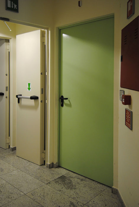 Porte di mano su ordinazione per cantieristica: disponibili a misura e anche con colorazioni dedicate per essere inserite in progettazioni di recupero edilizio.