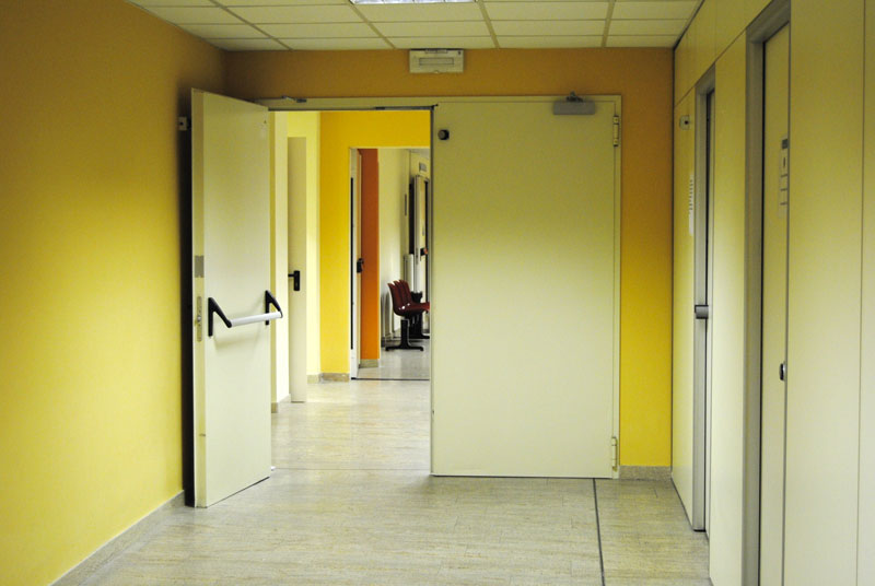 Porta REI a due ante: su ordinazione, disponibile sia in misure standard che a misura in base alle necessità.